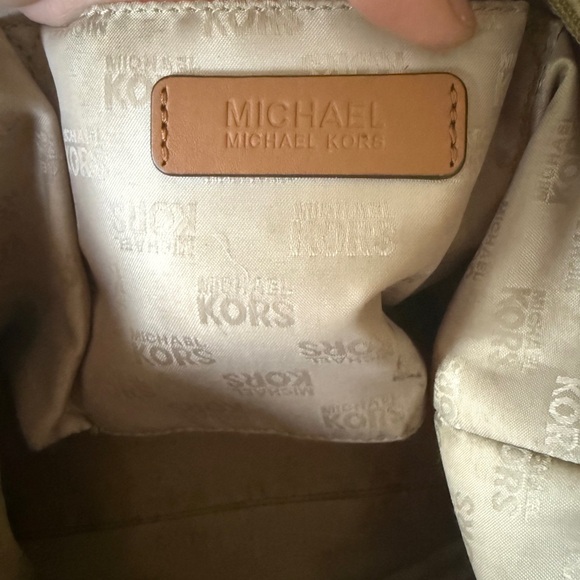 Michael Kor's purse - Picture 9 of 12